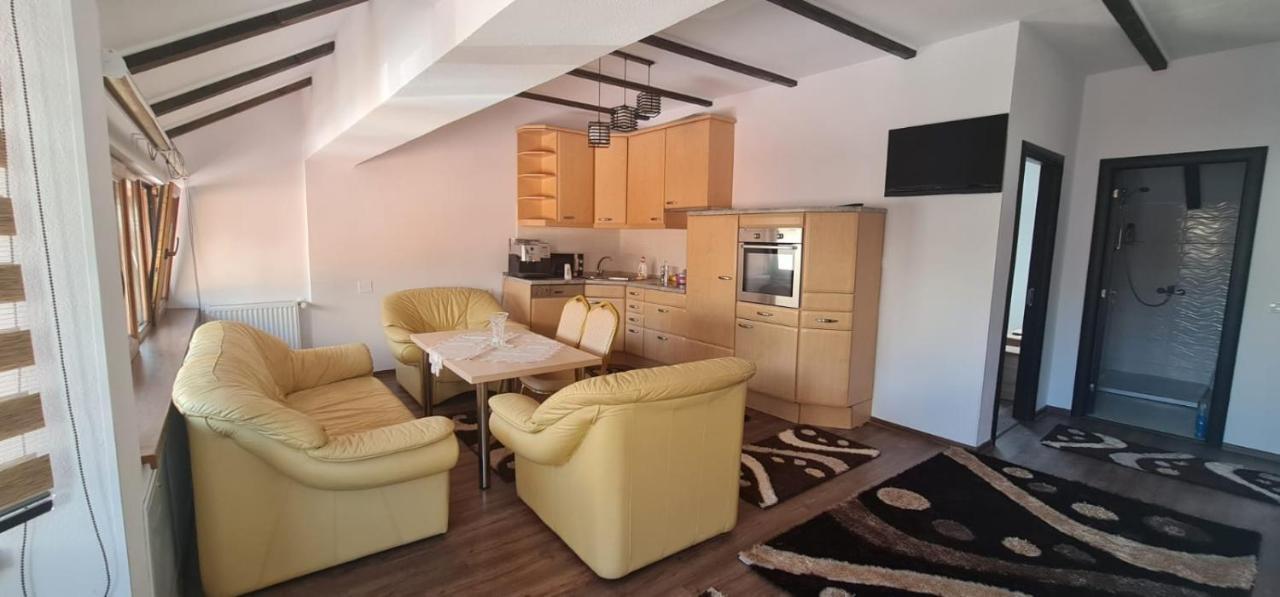 La Ovi Hotel Făgăraş Екстериор снимка