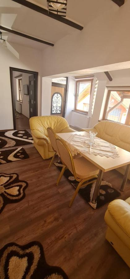 La Ovi Hotel Făgăraş Екстериор снимка